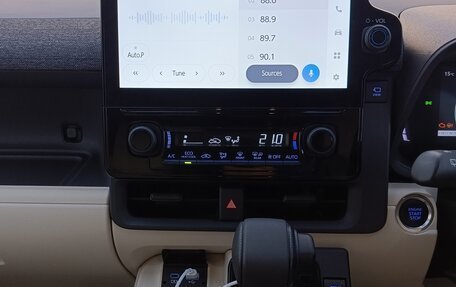 Toyota Sienta, 2023 год, 1 650 000 рублей, 24 фотография