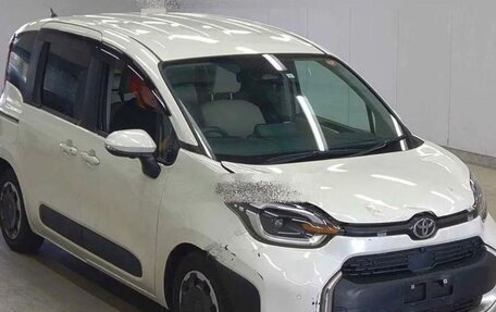 Toyota Sienta, 2023 год, 1 650 000 рублей, 31 фотография