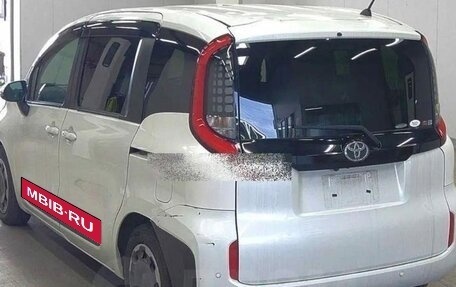 Toyota Sienta, 2023 год, 1 650 000 рублей, 32 фотография