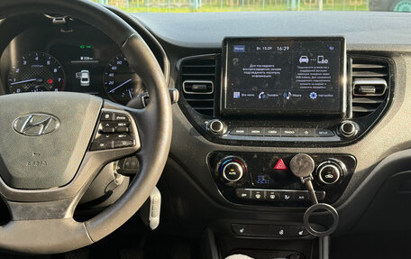 Hyundai Solaris II рестайлинг, 2021 год, 1 500 000 рублей, 4 фотография