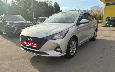 Hyundai Solaris II рестайлинг, 2021 год, 1 500 000 рублей, 2 фотография