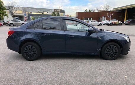 Chevrolet Cruze II, 2010 год, 599 999 рублей, 4 фотография