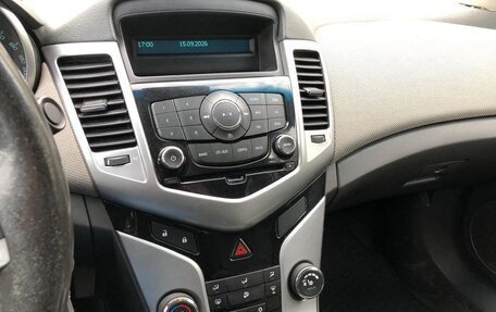 Chevrolet Cruze II, 2010 год, 599 999 рублей, 9 фотография