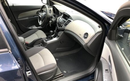 Chevrolet Cruze II, 2010 год, 599 999 рублей, 12 фотография