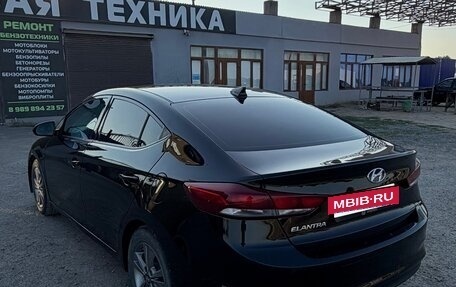 Hyundai Elantra VI рестайлинг, 2017 год, 1 300 000 рублей, 4 фотография