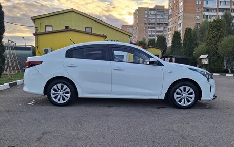 KIA Rio IV, 2020 год, 900 000 рублей, 2 фотография