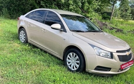 Chevrolet Cruze II, 2011 год, 710 000 рублей, 3 фотография