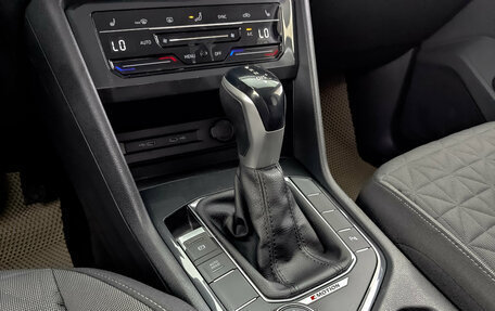 Volkswagen Tiguan II, 2021 год, 3 090 000 рублей, 21 фотография