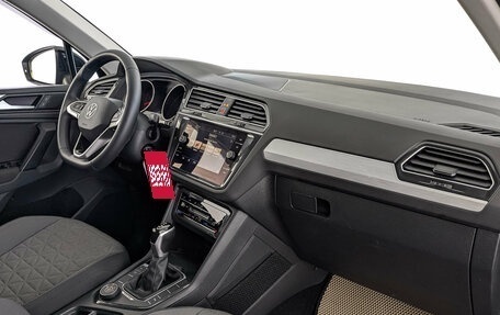 Volkswagen Tiguan II, 2021 год, 3 090 000 рублей, 13 фотография