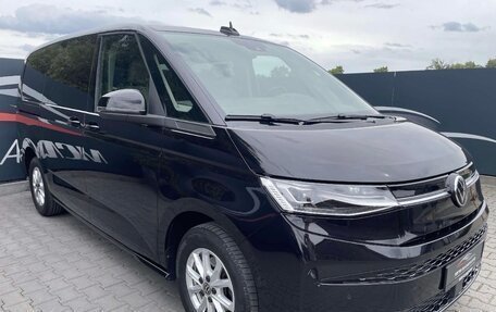 Volkswagen Multivan, 2023 год, 5 950 000 рублей, 2 фотография