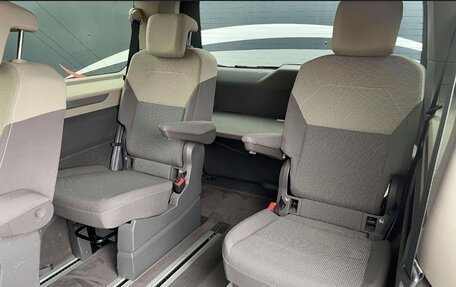 Volkswagen Multivan, 2023 год, 5 950 000 рублей, 11 фотография