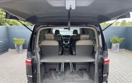 Volkswagen Multivan, 2023 год, 5 950 000 рублей, 7 фотография