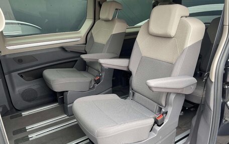 Volkswagen Multivan, 2023 год, 5 950 000 рублей, 10 фотография