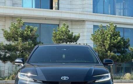 Toyota Camry, 2024 год, 3 900 000 рублей, 2 фотография