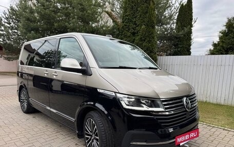 Volkswagen Multivan T6 рестайлинг, 2021 год, 5 000 000 рублей, 2 фотография