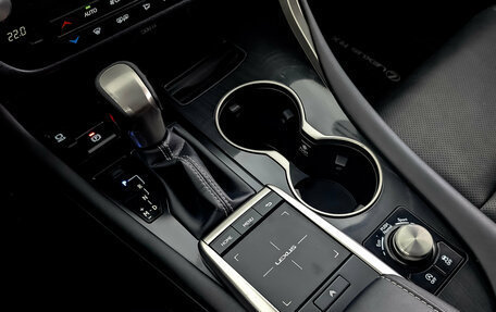 Lexus RX IV рестайлинг, 2021 год, 4 320 000 рублей, 30 фотография
