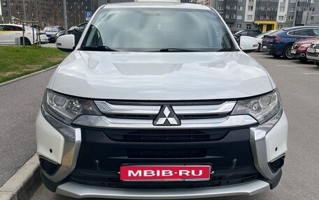 Mitsubishi Outlander III рестайлинг 3, 2016 год, 1 450 000 рублей, 1 фотография