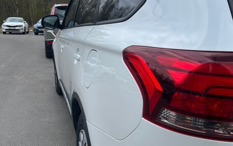 Mitsubishi Outlander III рестайлинг 3, 2016 год, 1 450 000 рублей, 7 фотография