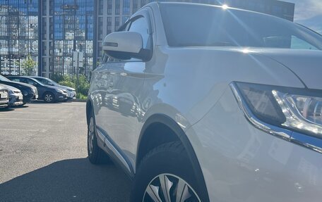 Mitsubishi Outlander III рестайлинг 3, 2016 год, 1 450 000 рублей, 10 фотография