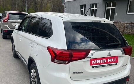 Mitsubishi Outlander III рестайлинг 3, 2016 год, 1 450 000 рублей, 2 фотография