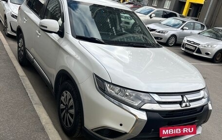 Mitsubishi Outlander III рестайлинг 3, 2016 год, 1 450 000 рублей, 4 фотография