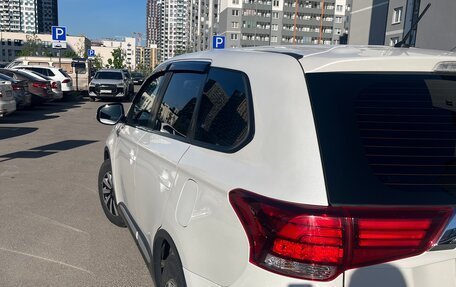 Mitsubishi Outlander III рестайлинг 3, 2016 год, 1 450 000 рублей, 14 фотография