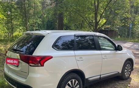 Mitsubishi Outlander III рестайлинг 3, 2016 год, 1 450 000 рублей, 21 фотография