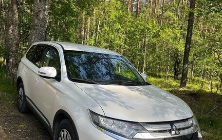 Mitsubishi Outlander III рестайлинг 3, 2016 год, 1 450 000 рублей, 20 фотография