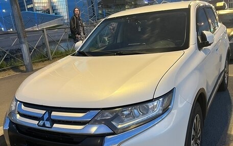 Mitsubishi Outlander III рестайлинг 3, 2016 год, 1 450 000 рублей, 16 фотография