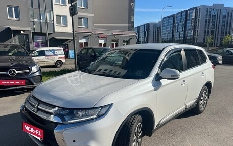Mitsubishi Outlander III рестайлинг 3, 2016 год, 1 450 000 рублей, 8 фотография