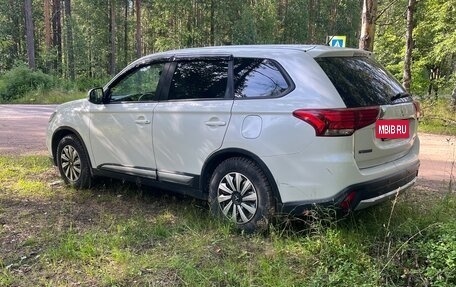Mitsubishi Outlander III рестайлинг 3, 2016 год, 1 450 000 рублей, 19 фотография