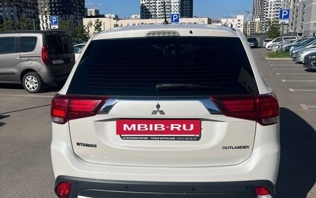 Mitsubishi Outlander III рестайлинг 3, 2016 год, 1 450 000 рублей, 13 фотография