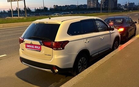 Mitsubishi Outlander III рестайлинг 3, 2016 год, 1 450 000 рублей, 15 фотография
