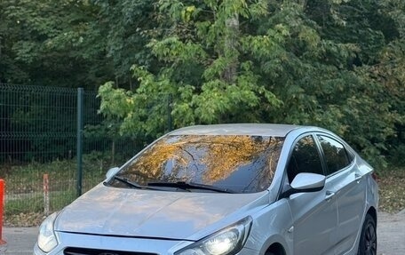 Hyundai Solaris II рестайлинг, 2011 год, 339 000 рублей, 4 фотография