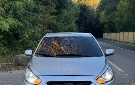 Hyundai Solaris II рестайлинг, 2011 год, 339 000 рублей, 2 фотография