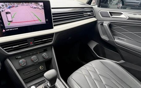 Volkswagen Tiguan II, 2023 год, 2 059 000 рублей, 9 фотография