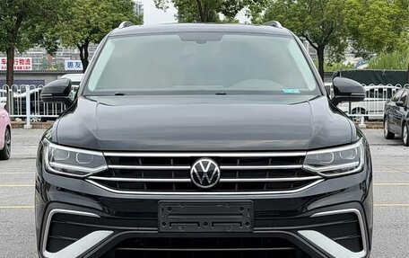 Volkswagen Tiguan II, 2023 год, 2 059 000 рублей, 2 фотография