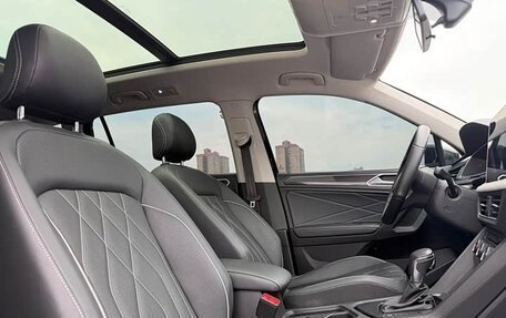 Volkswagen Tiguan II, 2023 год, 2 059 000 рублей, 13 фотография