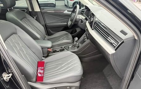 Volkswagen Tiguan II, 2023 год, 2 059 000 рублей, 12 фотография