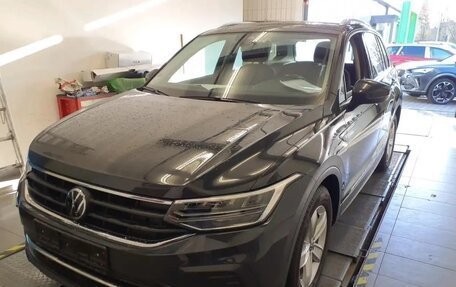 Volkswagen Tiguan II, 2022 год, 2 292 000 рублей, 3 фотография
