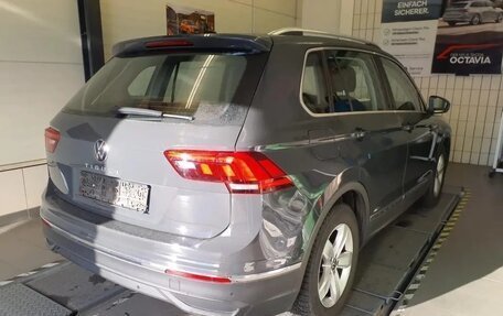 Volkswagen Tiguan II, 2022 год, 2 292 000 рублей, 4 фотография