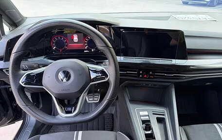 Volkswagen Golf VIII, 2023 год, 1 600 000 рублей, 10 фотография