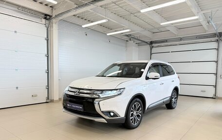 Mitsubishi Outlander III рестайлинг 3, 2017 год, 2 299 999 рублей, 2 фотография