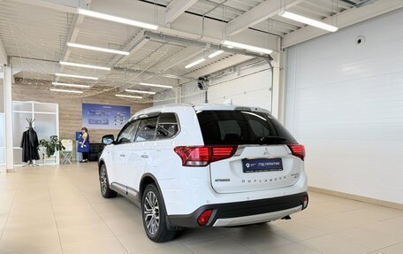 Mitsubishi Outlander III рестайлинг 3, 2017 год, 2 299 999 рублей, 4 фотография