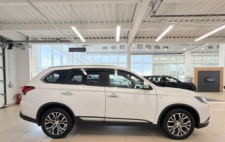 Mitsubishi Outlander III рестайлинг 3, 2017 год, 2 299 999 рублей, 7 фотография