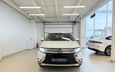 Mitsubishi Outlander III рестайлинг 3, 2017 год, 2 299 999 рублей, 9 фотография