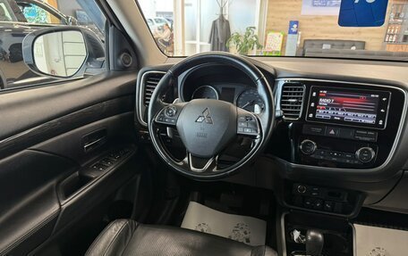 Mitsubishi Outlander III рестайлинг 3, 2017 год, 2 299 999 рублей, 14 фотография