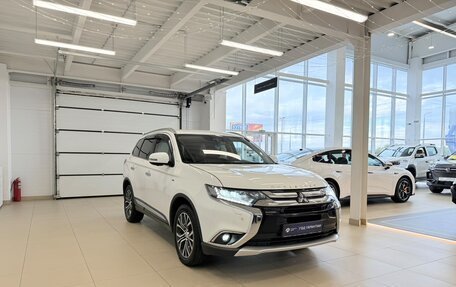 Mitsubishi Outlander III рестайлинг 3, 2017 год, 2 299 999 рублей, 8 фотография