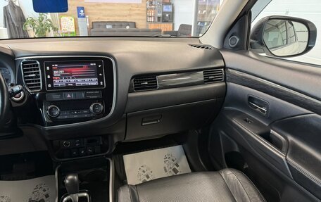 Mitsubishi Outlander III рестайлинг 3, 2017 год, 2 299 999 рублей, 15 фотография