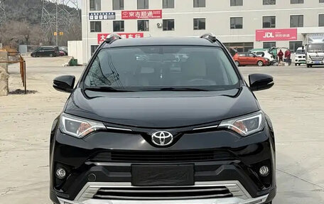 Toyota RAV4, 2018 год, 2 049 003 рублей, 2 фотография